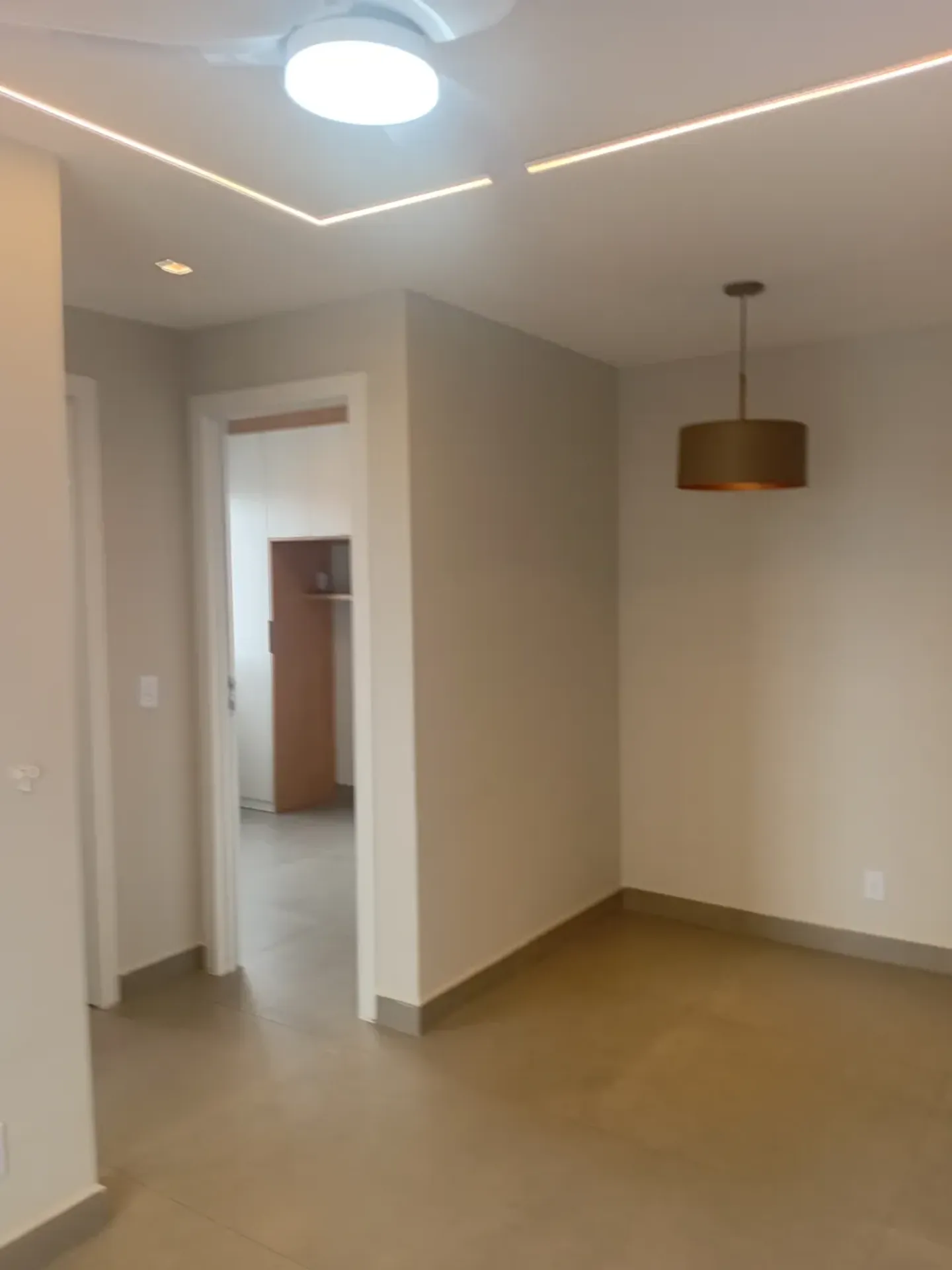 2-bedroom apartment in a building with a gym — photo 14