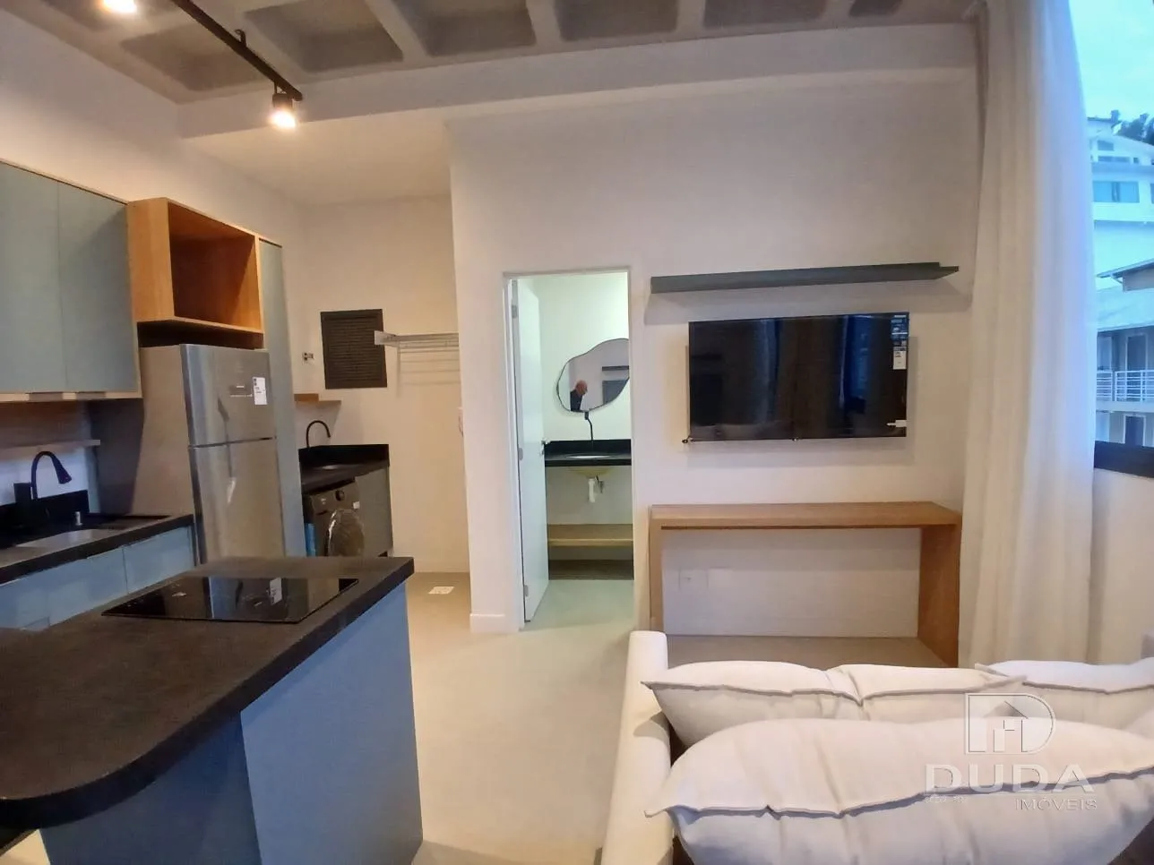 Furnished 1-bedroom apartment with balcony grill — photo 21