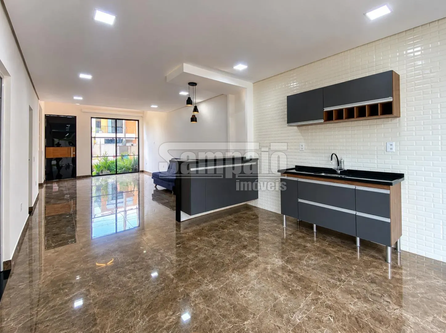 3-bedroom house, 1 with its own bathroom, 215 m² — photo 2