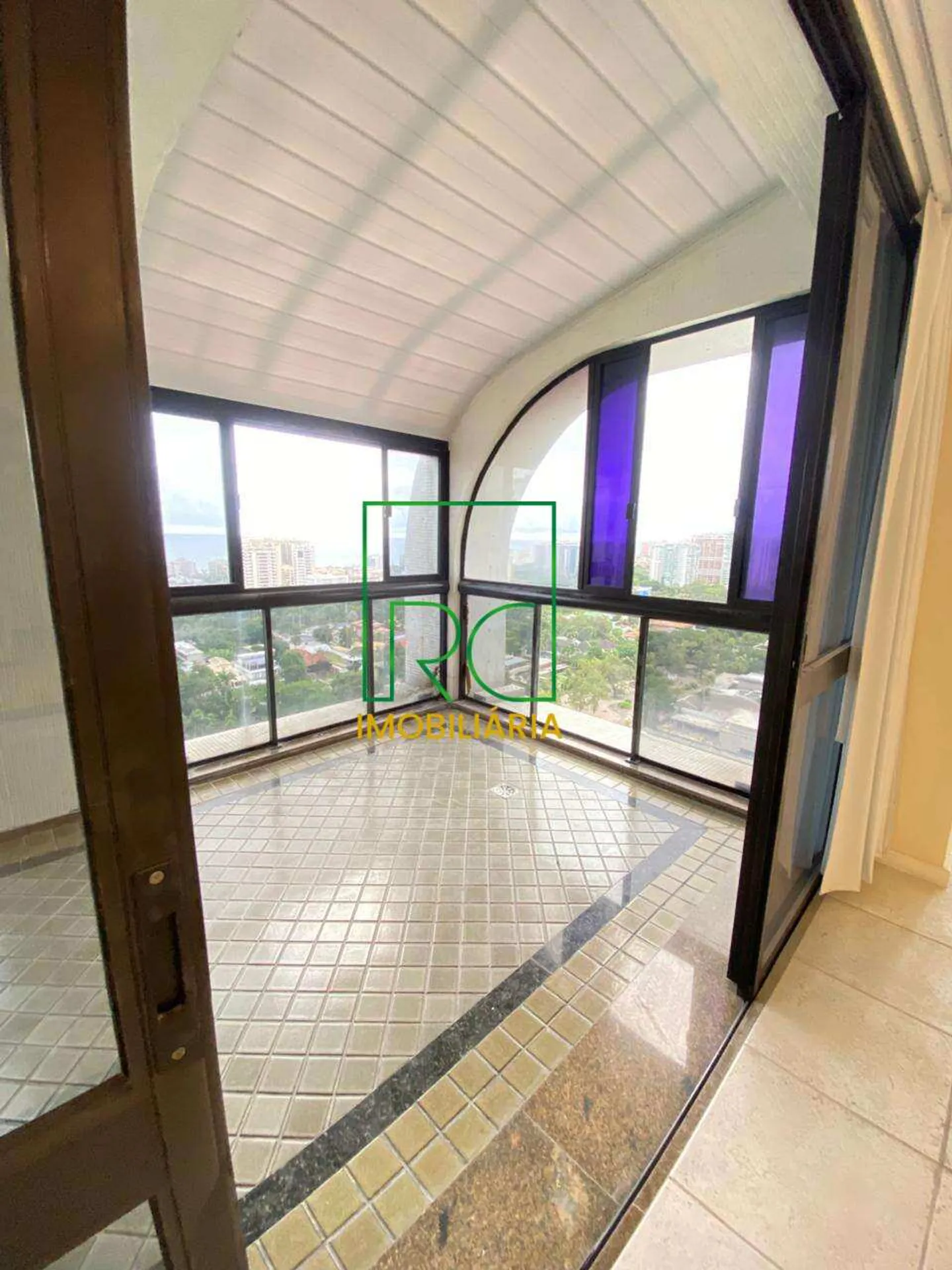 Unfurnished apartment with 3 bedrooms and water view — photo 21