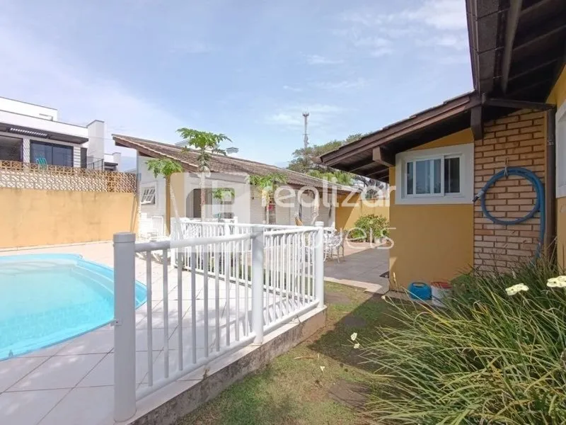 4-bedroom house with a garden — photo 17