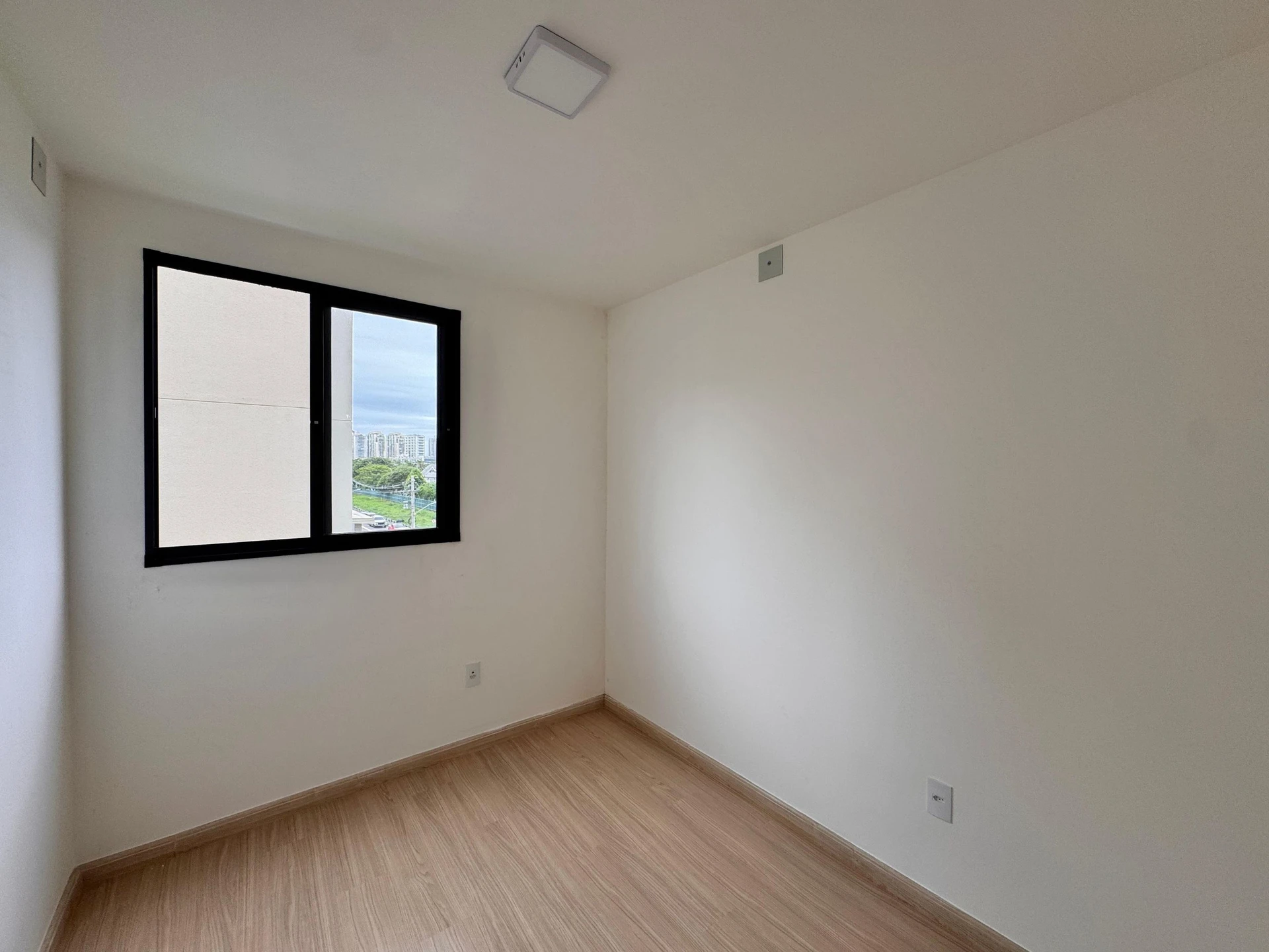 Apartamento sem mobília com 2 quartos e varanda — photo 31
