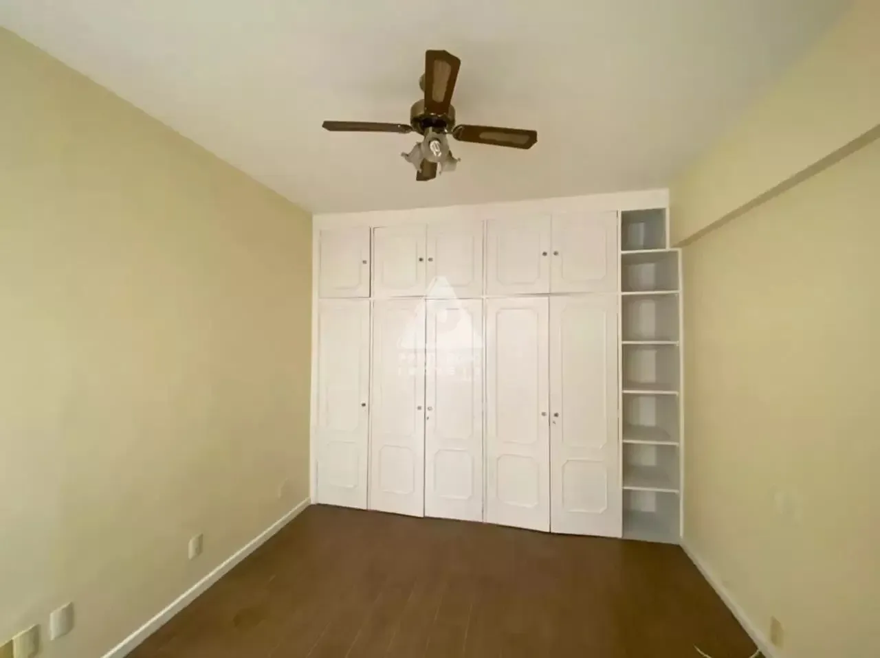 Home office in a 2-bedroom apartment, 98 m²