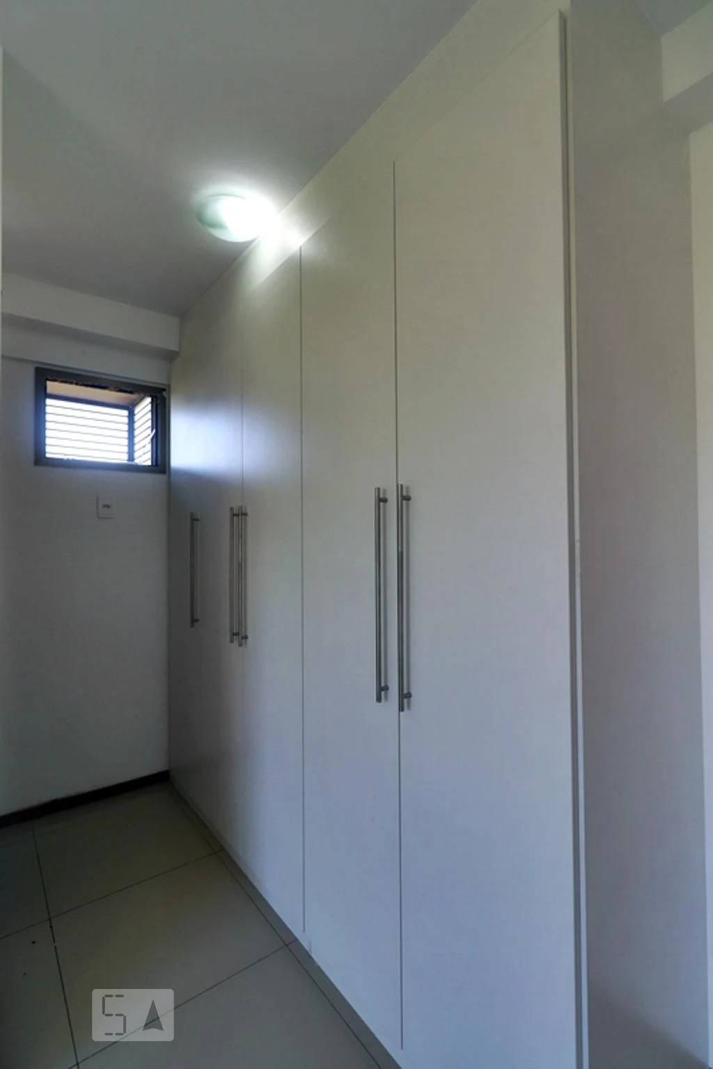 Balcony with a grill in a 3-bedroom apartment, 80 m² — photo 10