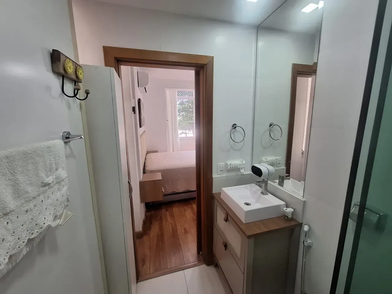 60 m² apartment with 2 bedrooms and 2 bathrooms — photo 17