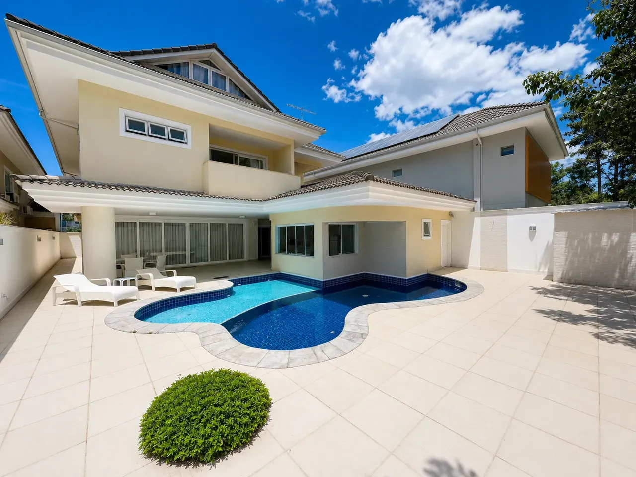 Furnished house with 4 bedrooms and 4 bathrooms — photo 19