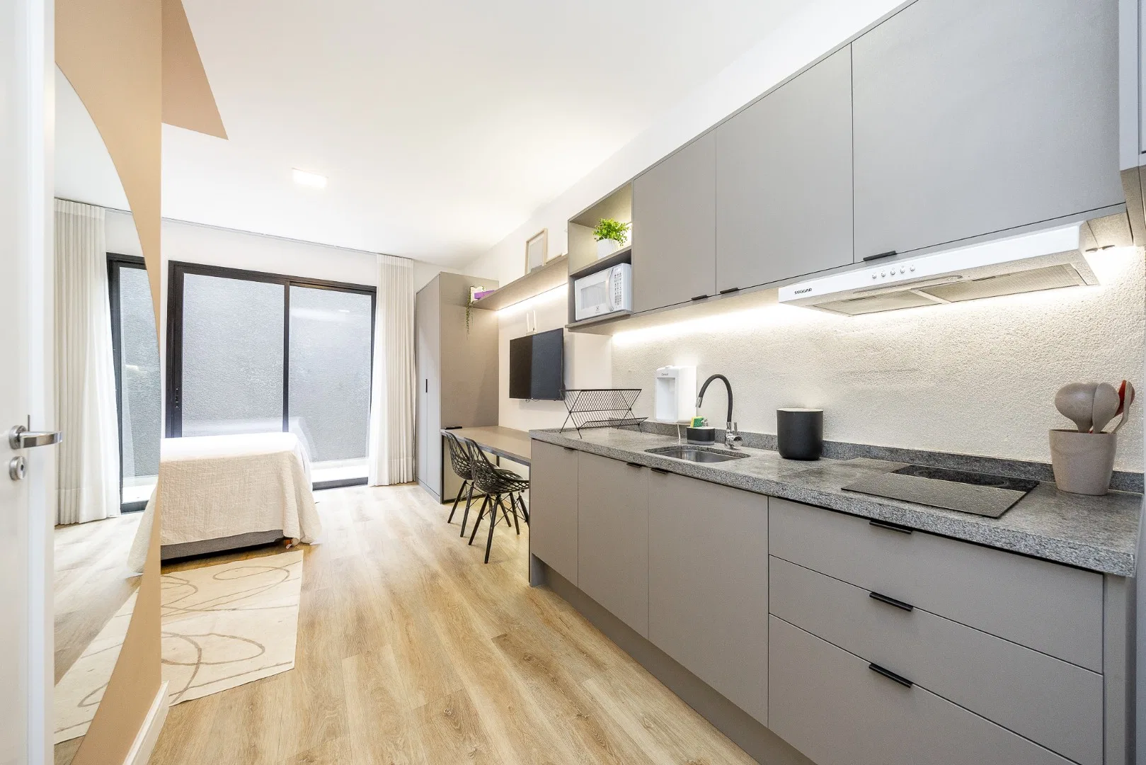 Furnished studio in a building with a gym — photo 6
