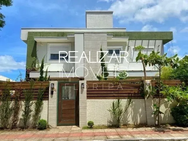 Condo house with 4 bedrooms and a gas kitchen