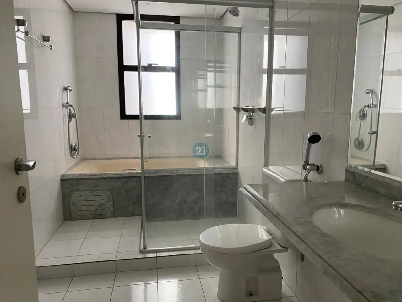 Apartamento de 230 m² con 3 suites y despacho — photo 23