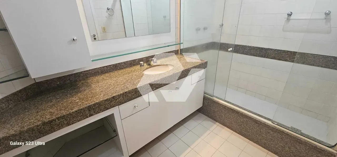 Apartment with 3 bedrooms, 5 bathrooms and balcony — photo 31