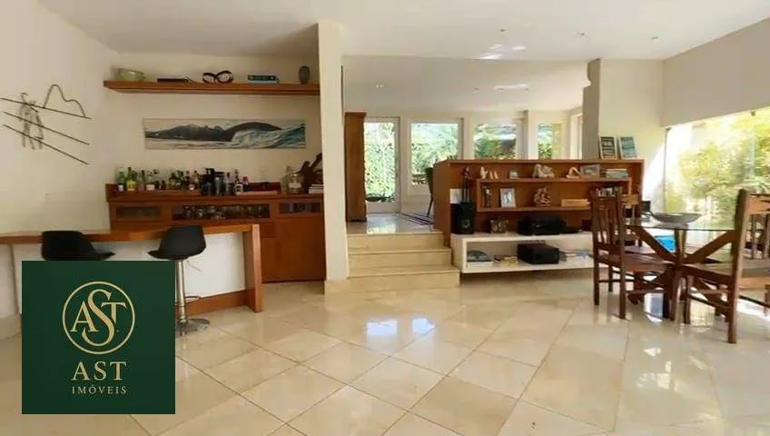 686 m² house with floor-to-ceiling windows and a bathtub — photo 29