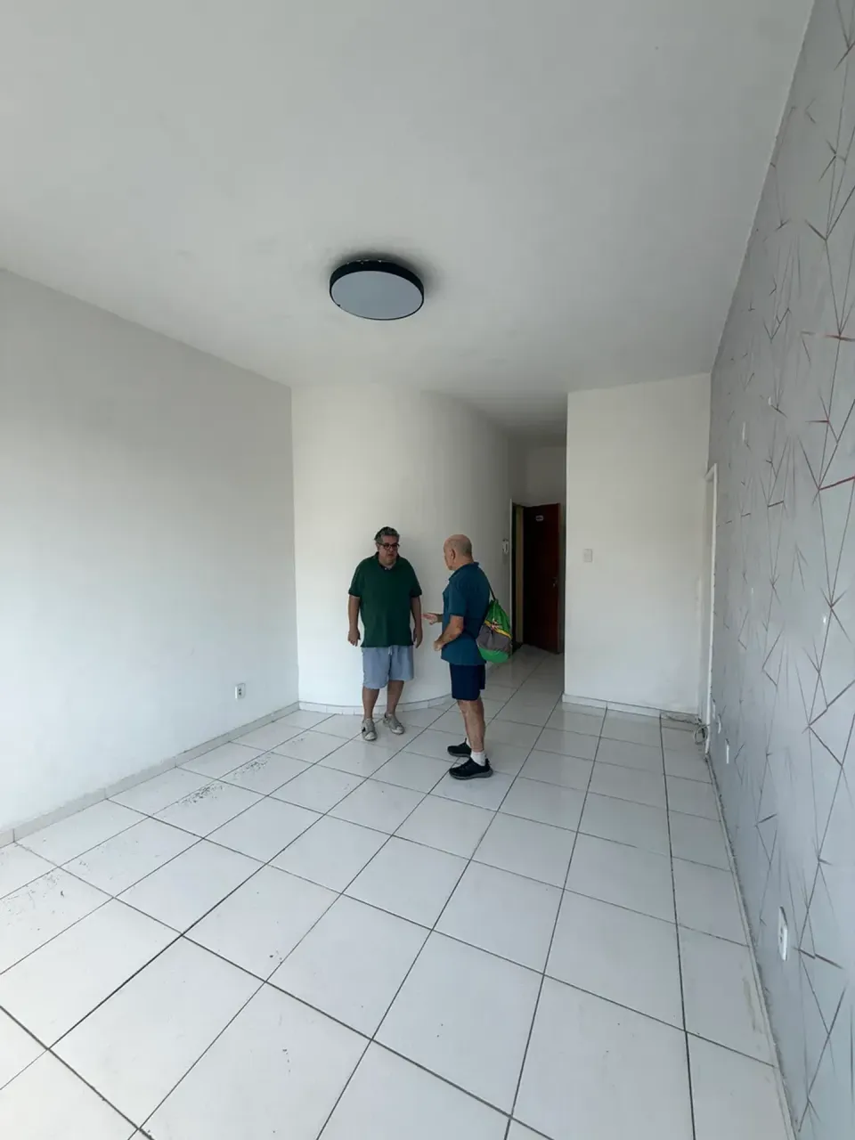 Apartamento com 2 quartos e piso de cerâmica — photo 19