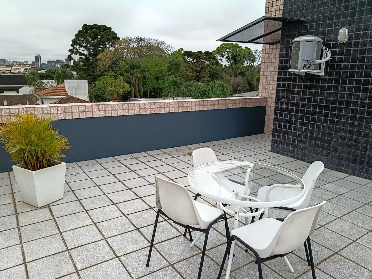 80 m² apartment with a home office and a washing machine — photo 16