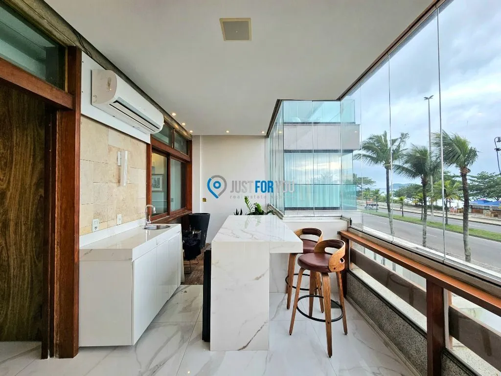 Floor-to-ceiling windows in a 3-bedroom apartment, 250 m² — photo 2