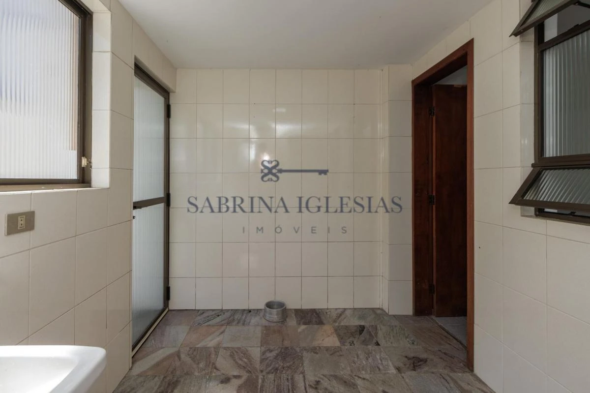 4-bedroom house with a grill on the balcony in Curitiba — photo 47