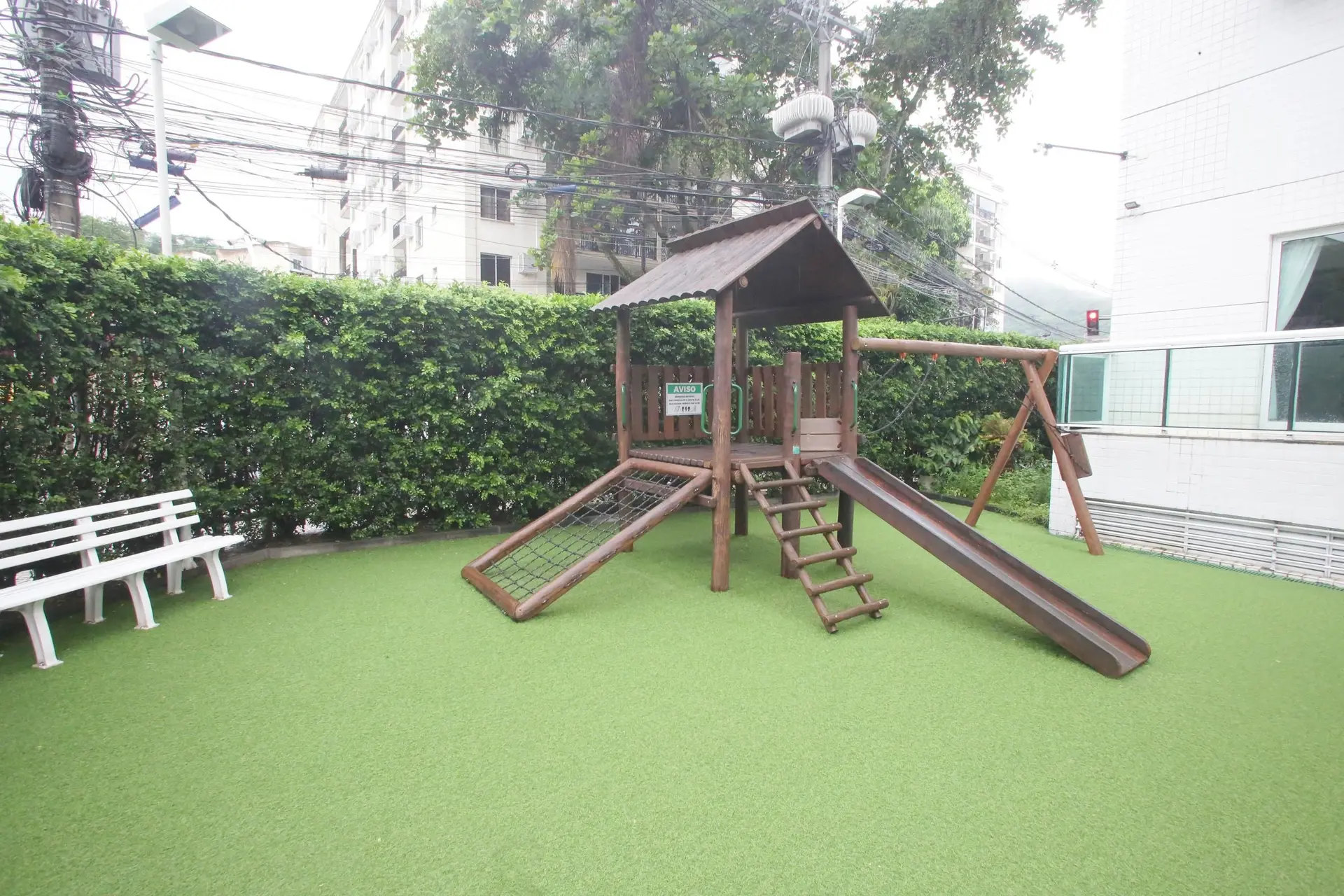 Balcony with a grill in a 2-bedroom apartment, 60 m² — photo 36