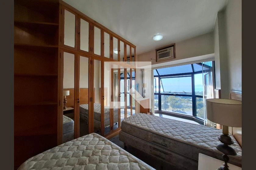 110 m² apartment with built-in wardrobes and a balcony — photo 4