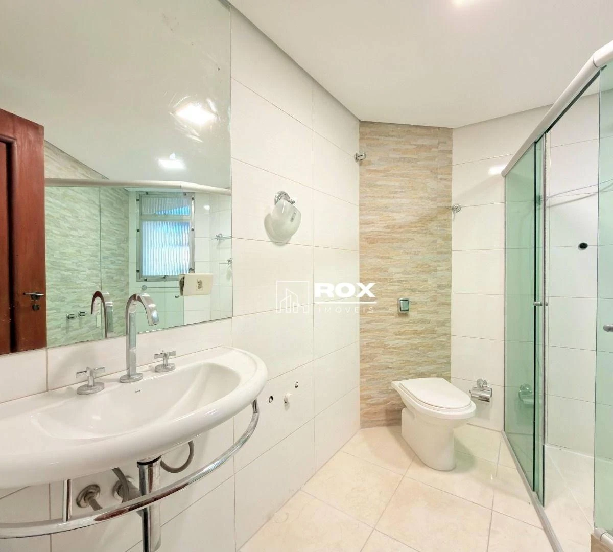 Furnished apartment, 170 m², with a glass-enclosed balcony — photo 16