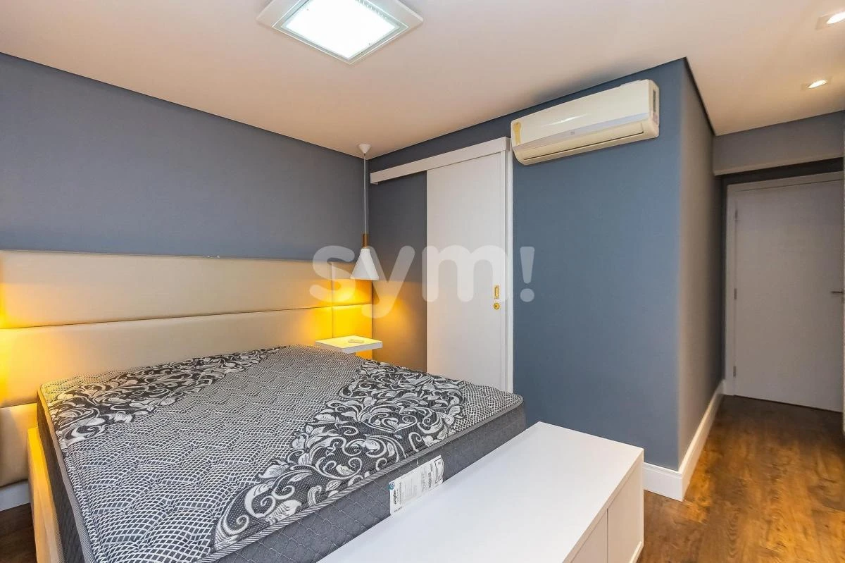 Glass-enclosed balcony in a 3-bedroom apartment, 98 m² — photo 6