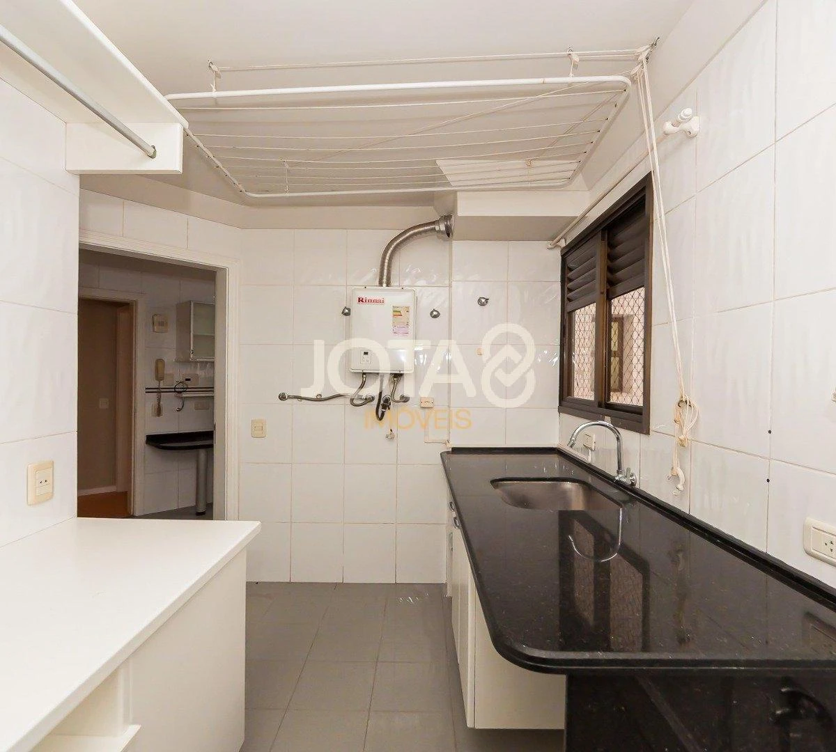 Apartment with 3 bedrooms, 1 en-suite and balcony — photo 10
