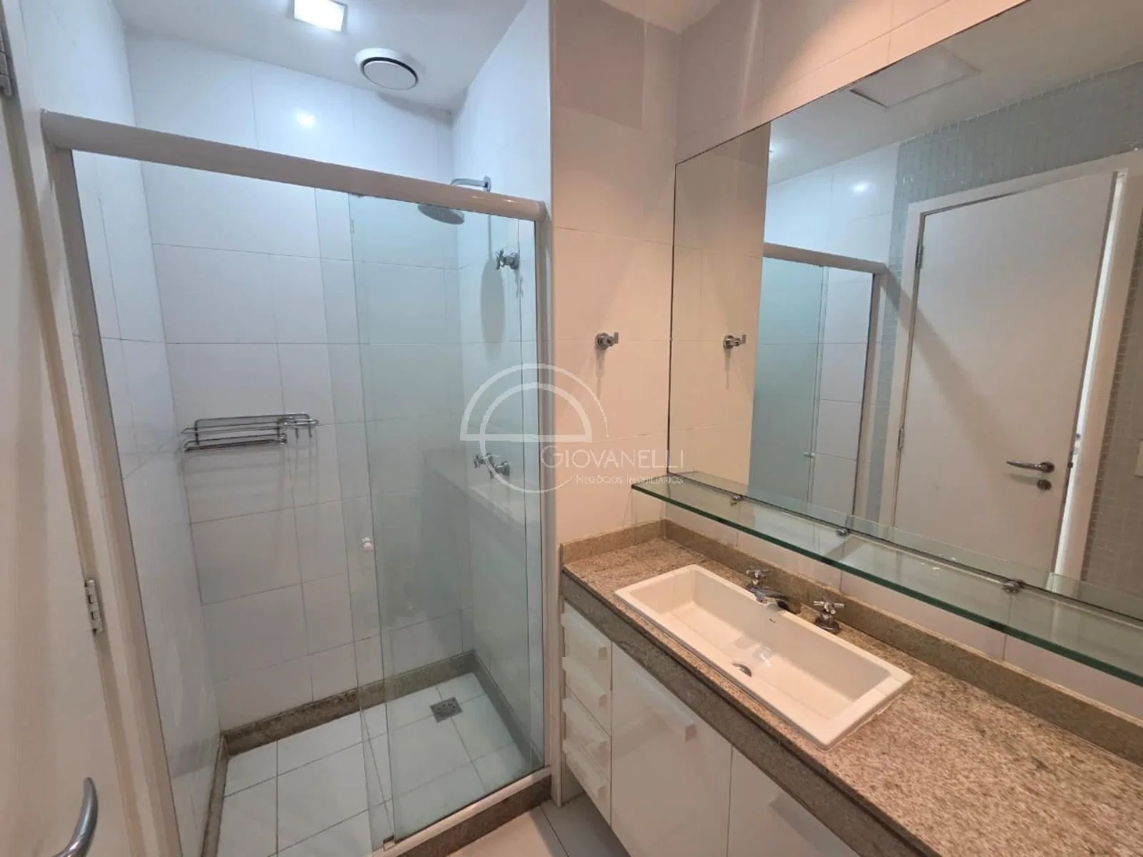 4-bedroom apartment with an enclosed gourmet balcony — photo 34