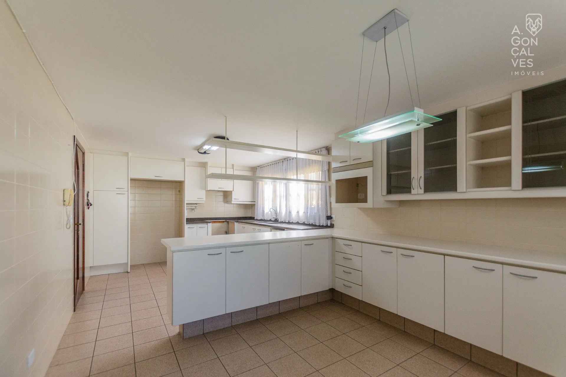 3-bedroom house with a home office — photo 17