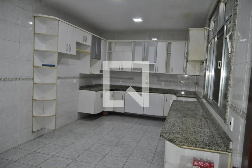 5-bedroom house with 450 m² and a private-use pool — photo 2