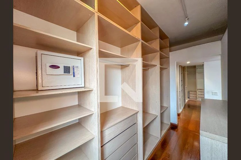 3-bedroom apartment with a walk-in closet in Rio de Janeiro — photo 50