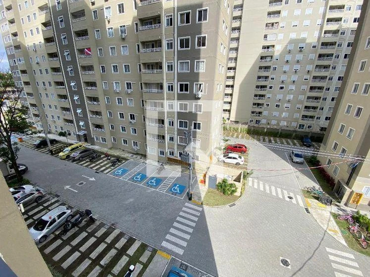 One-bedroom apartment in a building with a pool — photo 41