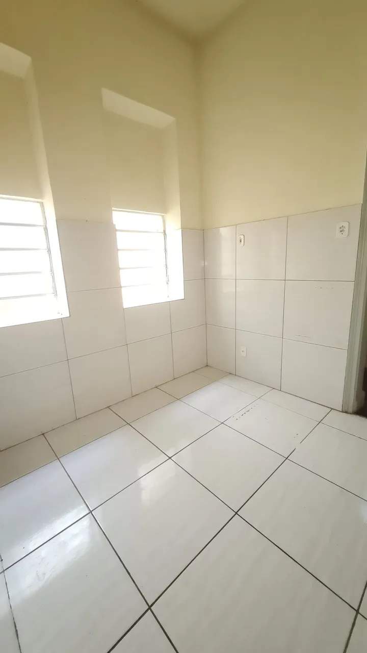 2-bedroom apartment with wood or laminate floors — photo 4