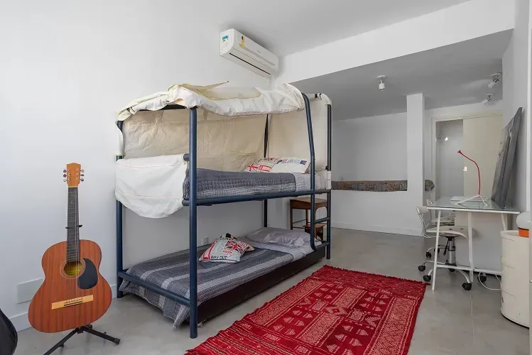 Furnished apartment with 3 bedrooms and an open-plan kitchen — photo 6