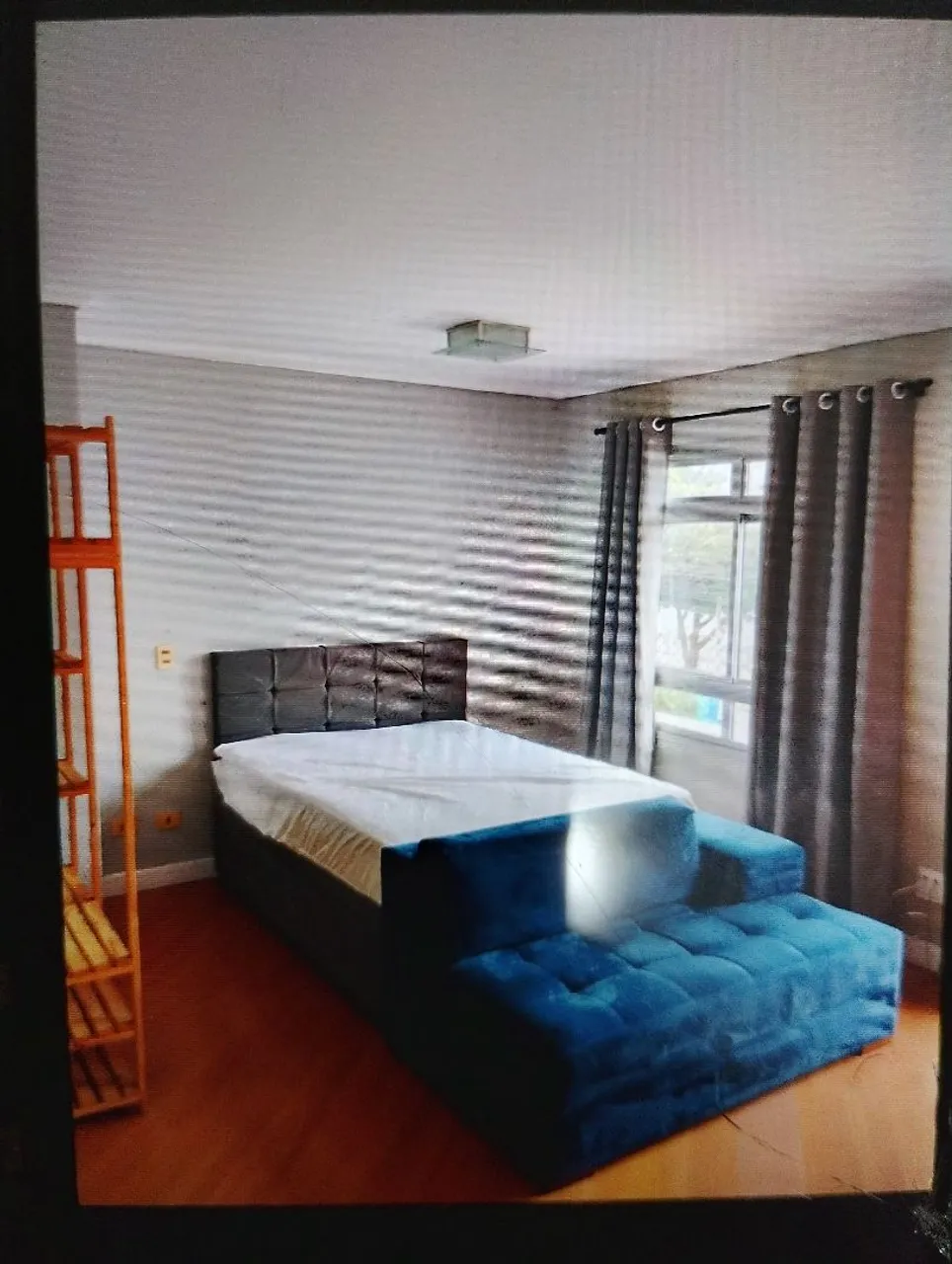 Wood or laminate floors in a one-bedroom apartment, 29 m²