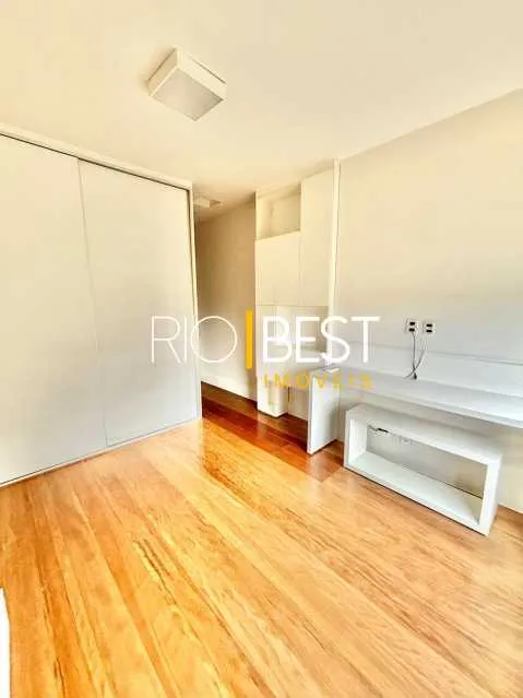 Apartment with 4 bedrooms and a glassed-in balcony — photo 12