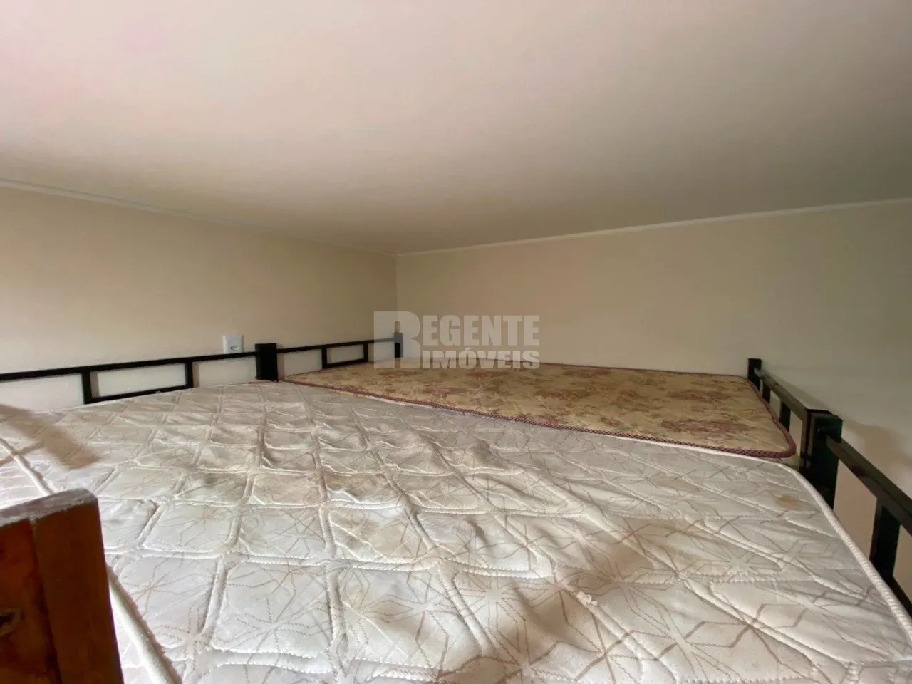 Kitnet amueblada de 18 m² con escritorio para trabajar — photo 8