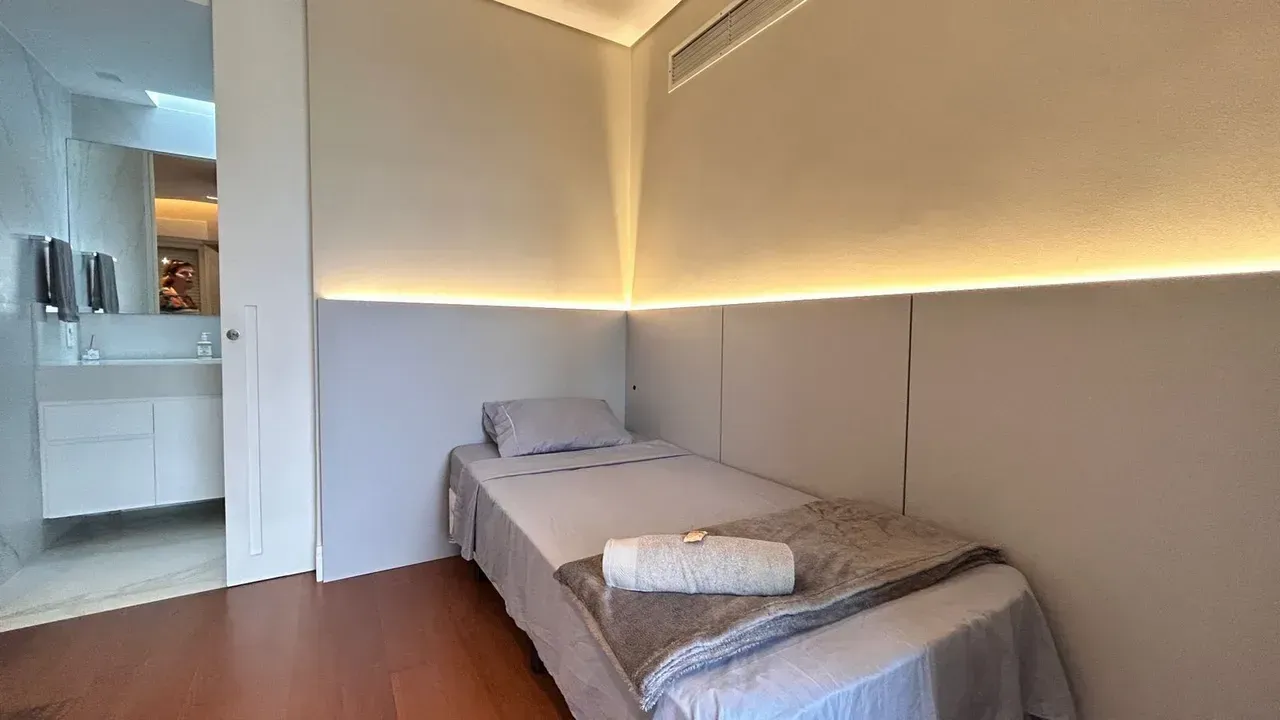 Duplex penthouse with 1 bedroom and 2 bathrooms — photo 14