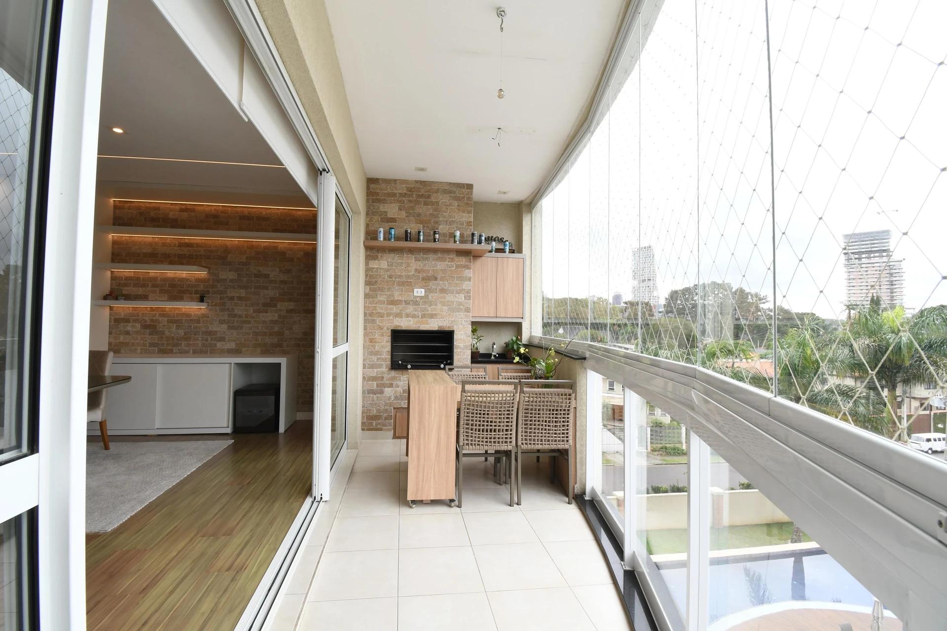 4-bedroom apartment with a dishwasher in Curitiba — photo 14