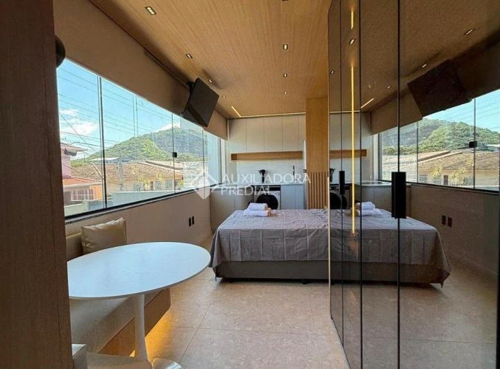 Apartamento de 29 m² com box de vidro no banheiro — photo 5