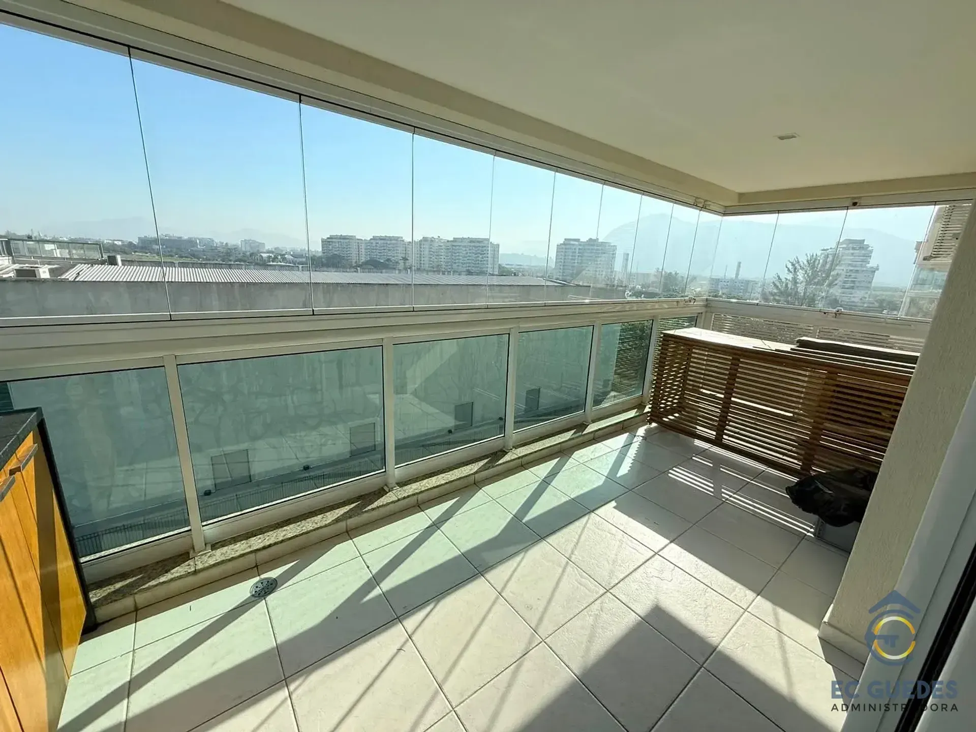 Furnished 3-bedroom apartment with glassed balcony — photo 6
