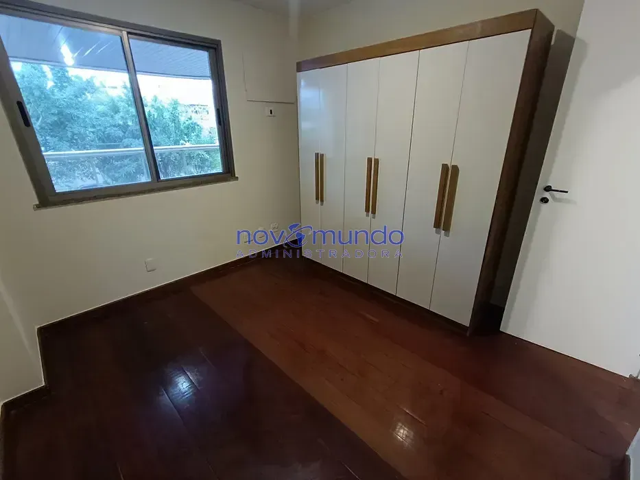 Wood or laminate floors in a 3-bedroom apartment, 105 m² — photo 6