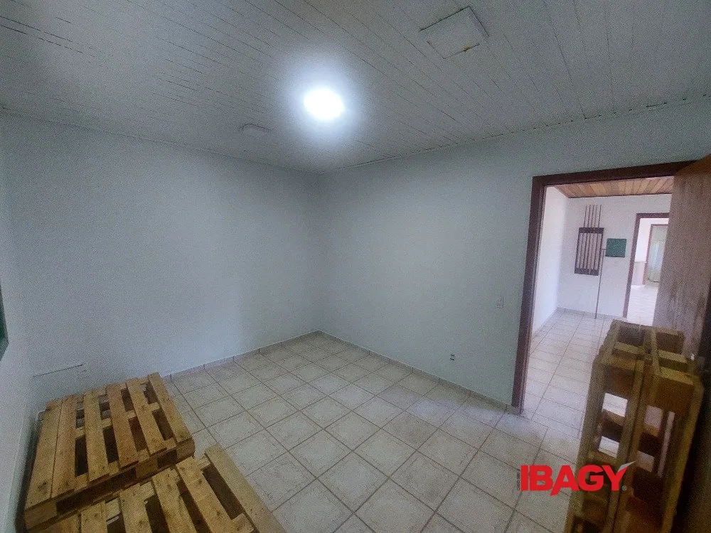 Furnished house with 5 bedrooms on 5200 m² — photo 23
