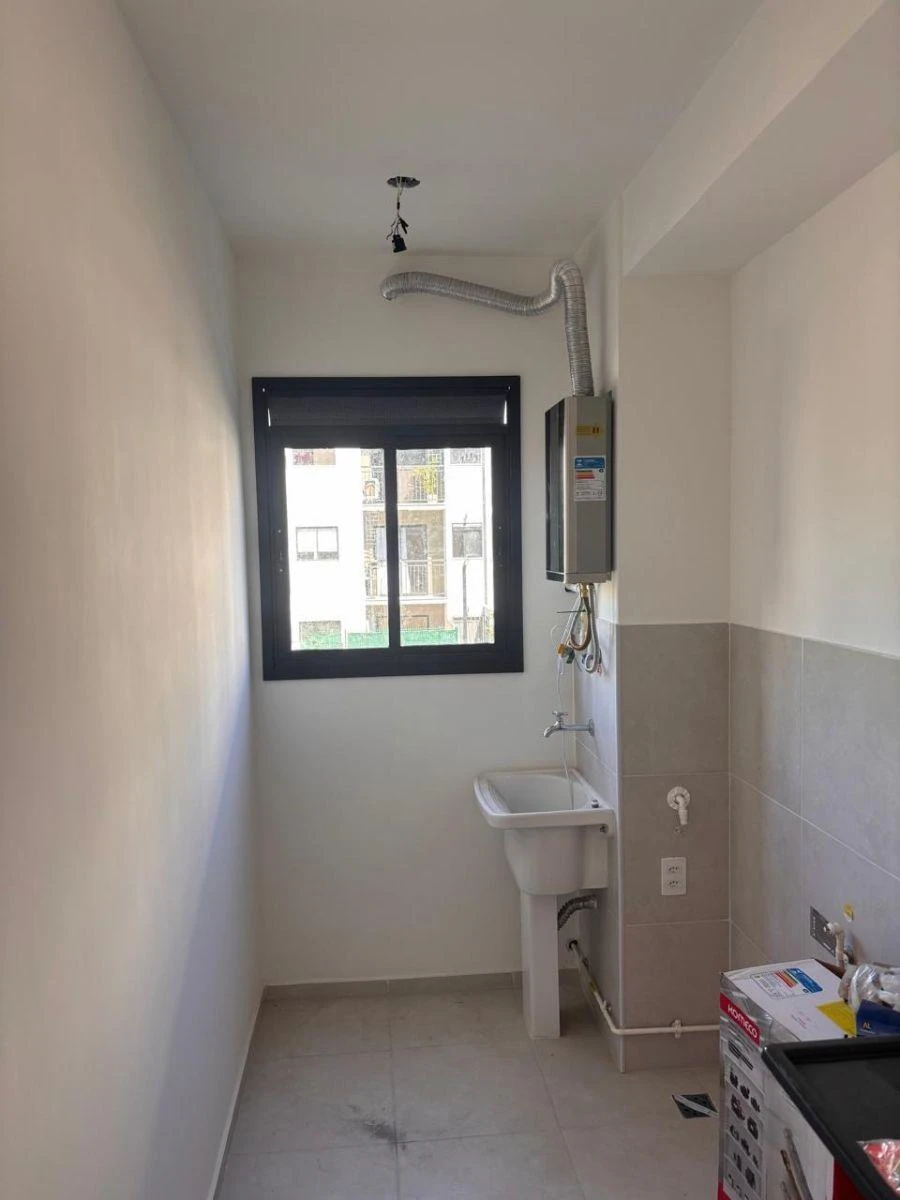 Unfurnished 2-bedroom apartment with 1 bath and pets — photo 40