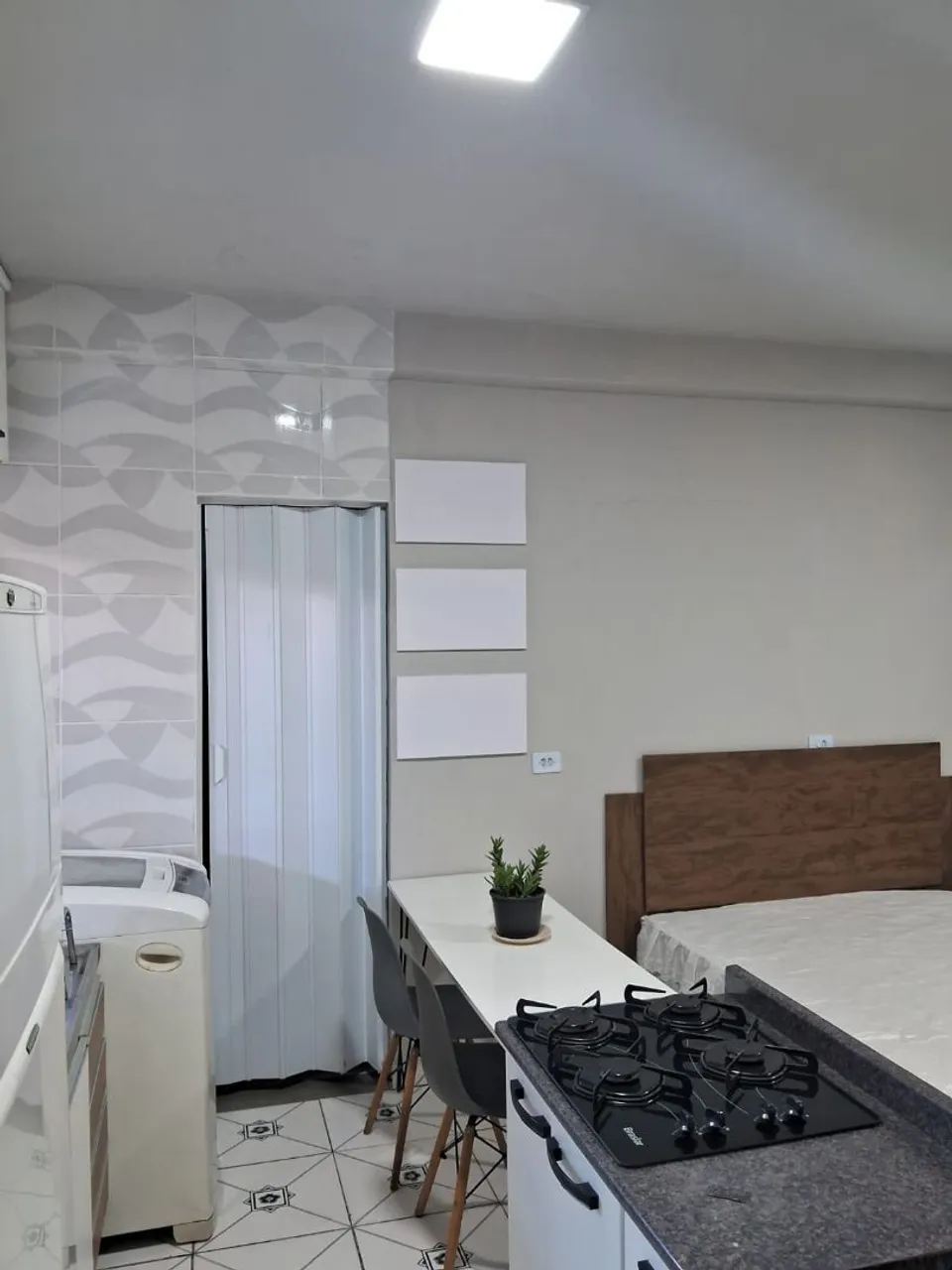 Furnished studio with 1 bedroom and 1 bathroom — photo 12