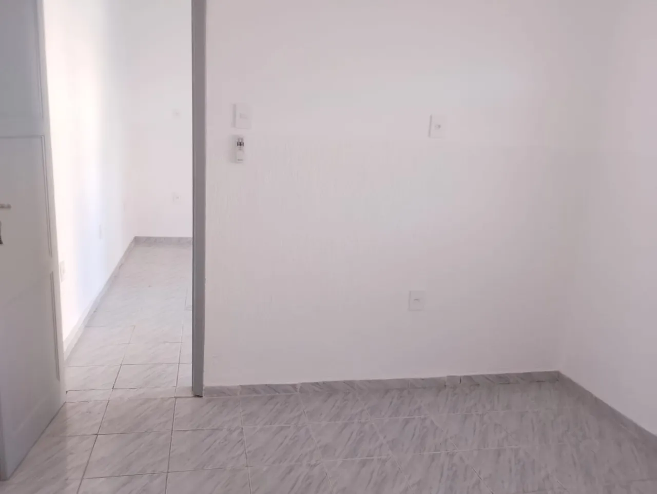 Casa de 32 m² com 1 quarto e kitchenette com fogão — photo 4