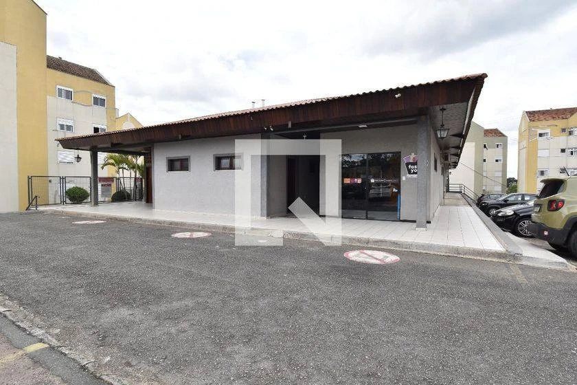 3-bedroom apartment in a building with a pool