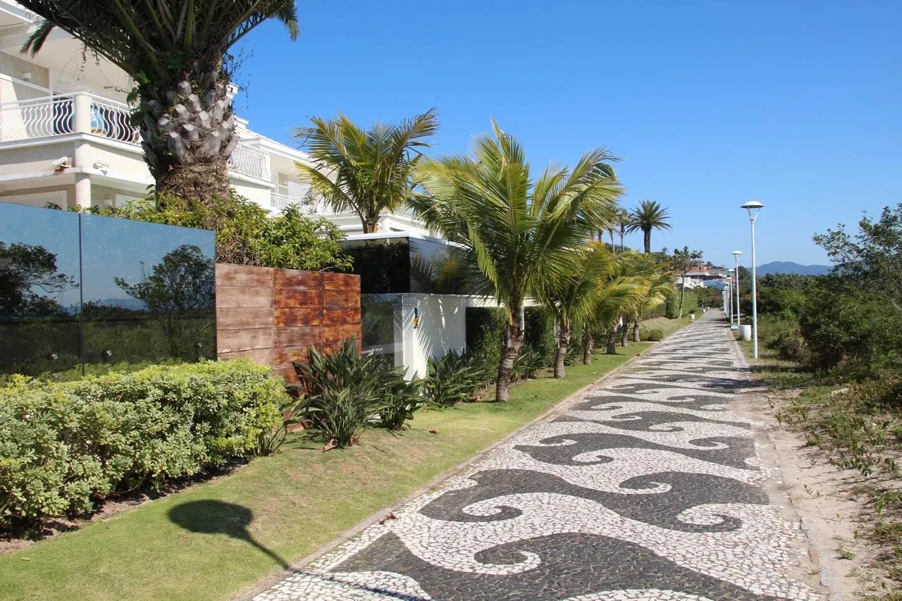House with water views and a private BBQ — photo 37
