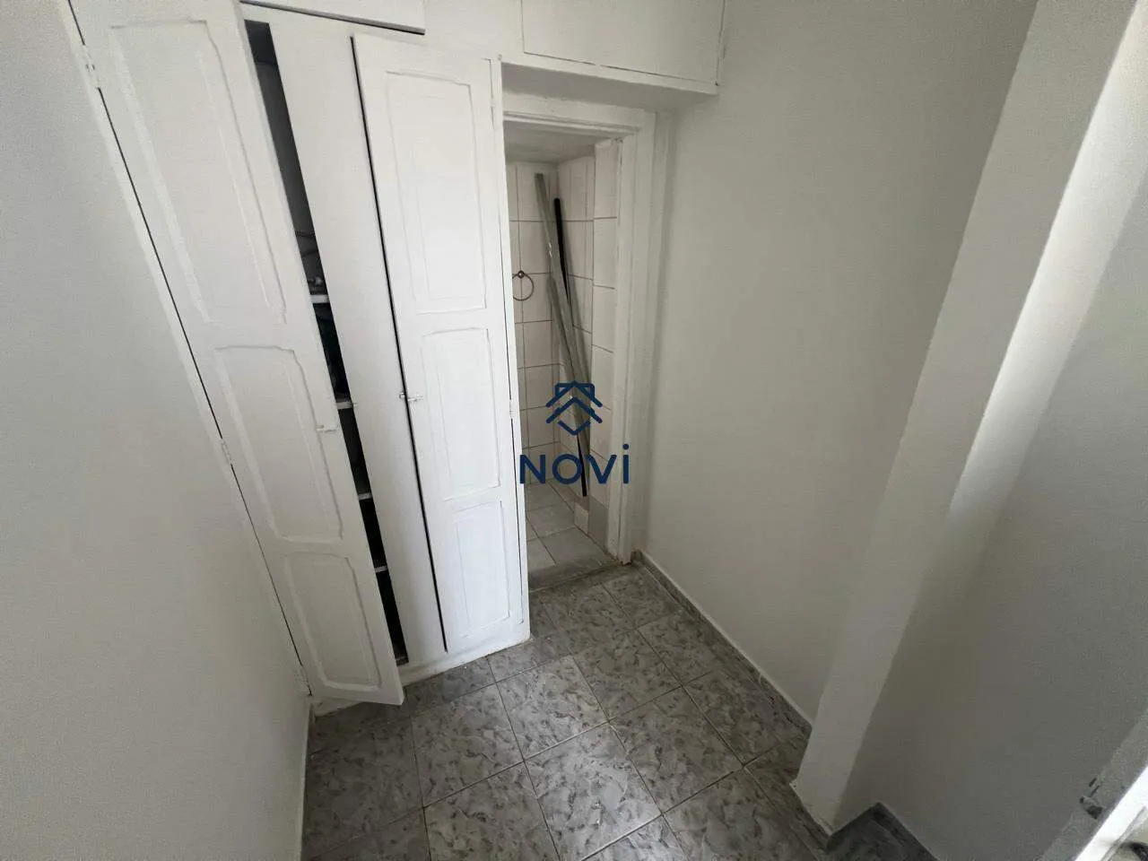 Apartamento sem mobília com 2 quartos e varanda — photo 10