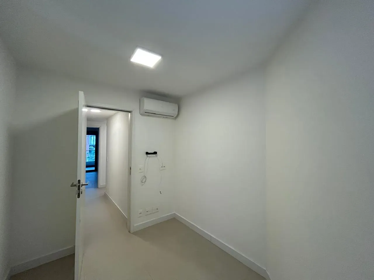 4-bedroom apartment in a building with a sauna — photo 33