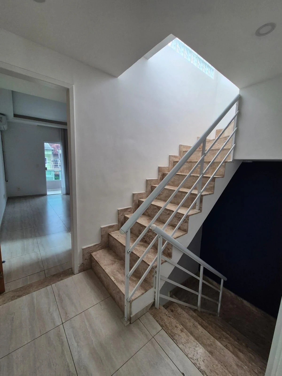 Unfurnished house with 5 bedrooms and integrated kitchen — photo 17