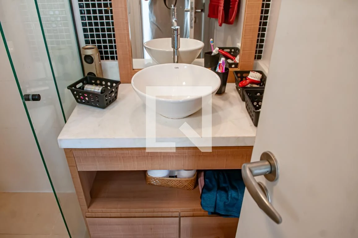 Walk-in closet in a 3-bedroom apartment, 130 m² — photo 45