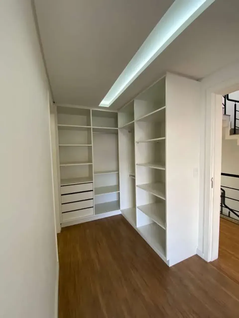 House with 5 bedrooms and 5 bathrooms across 314 m² — photo 4